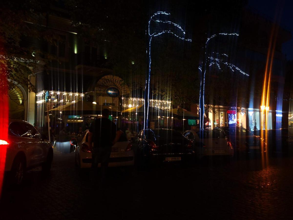 Затишні Апартаменти, Вулиця Дерибасівська, 13 Odesa Exterior photo