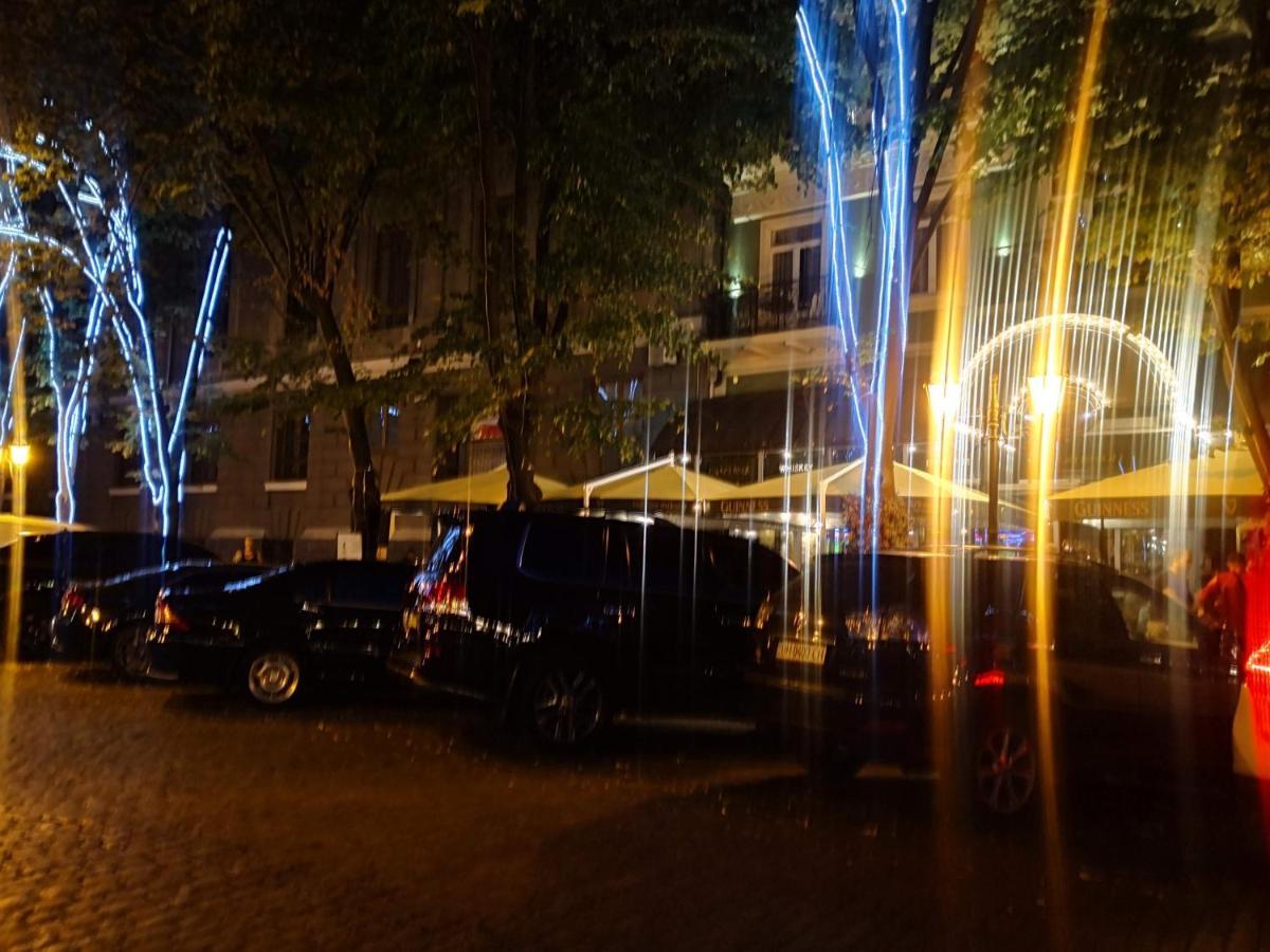 Затишні Апартаменти, Вулиця Дерибасівська, 13 Odesa Exterior photo
